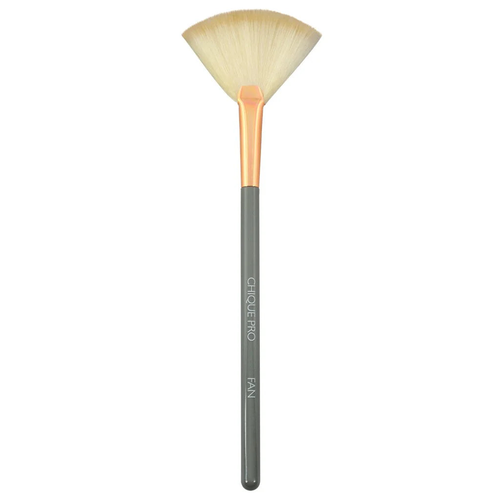 Brocha de Maquillaje Tipo Abanico Chique Pro Fan